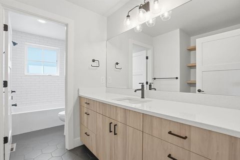 Tiny photo for 3068 NW Blodgett Way, Bend, OR 97703 (MLS # 220216892)