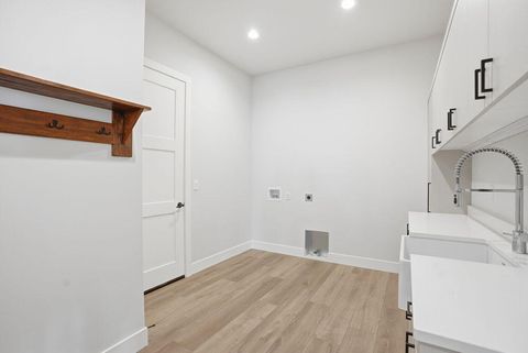 Tiny photo for 3068 NW Blodgett Way, Bend, OR 97703 (MLS # 220216892)