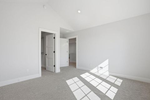 Tiny photo for 3068 NW Blodgett Way, Bend, OR 97703 (MLS # 220216892)