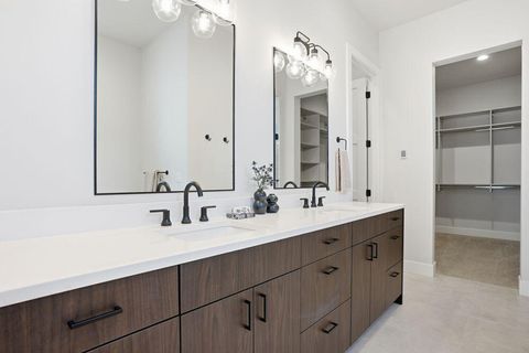 Tiny photo for 3068 NW Blodgett Way, Bend, OR 97703 (MLS # 220216892)