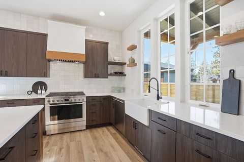 Tiny photo for 3068 NW Blodgett Way, Bend, OR 97703 (MLS # 220216892)