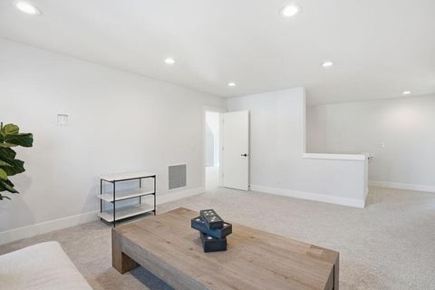 Tiny photo for 3068 NW Blodgett Way, Bend, OR 97703 (MLS # 220216892)