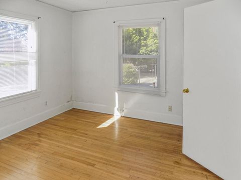 Tiny photo for 346 Pacific Terrace, Klamath Falls, OR 97601 (MLS # 220224473)