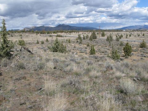 Tiny photo for 2525 NE Negus Way, Redmond, OR 97756 (MLS # 220176775)