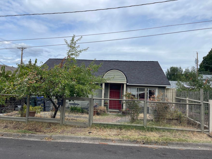 Don't miss out on owning an amazing investment property in Ashland, Oregon. This 6-unit property consists of 1- 5plex recently refurbished with new exterior insulation, new OSB sheeting, and new
concrete fiber siding. 5-plex has 4 studio apartments and one 1bed apartment. Included also is a 2bed/1bth cottage. All units are fully rented and property management in place.