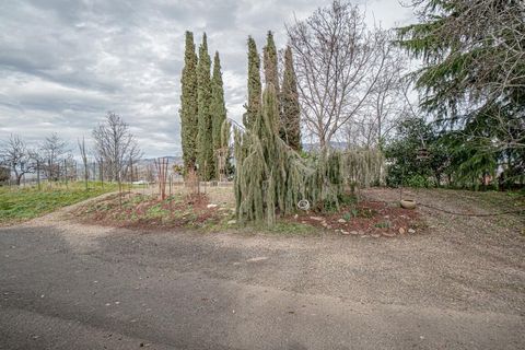 Tiny photo for 2729 Clay Creek Way, Ashland, OR 97520 (MLS # 220215152)