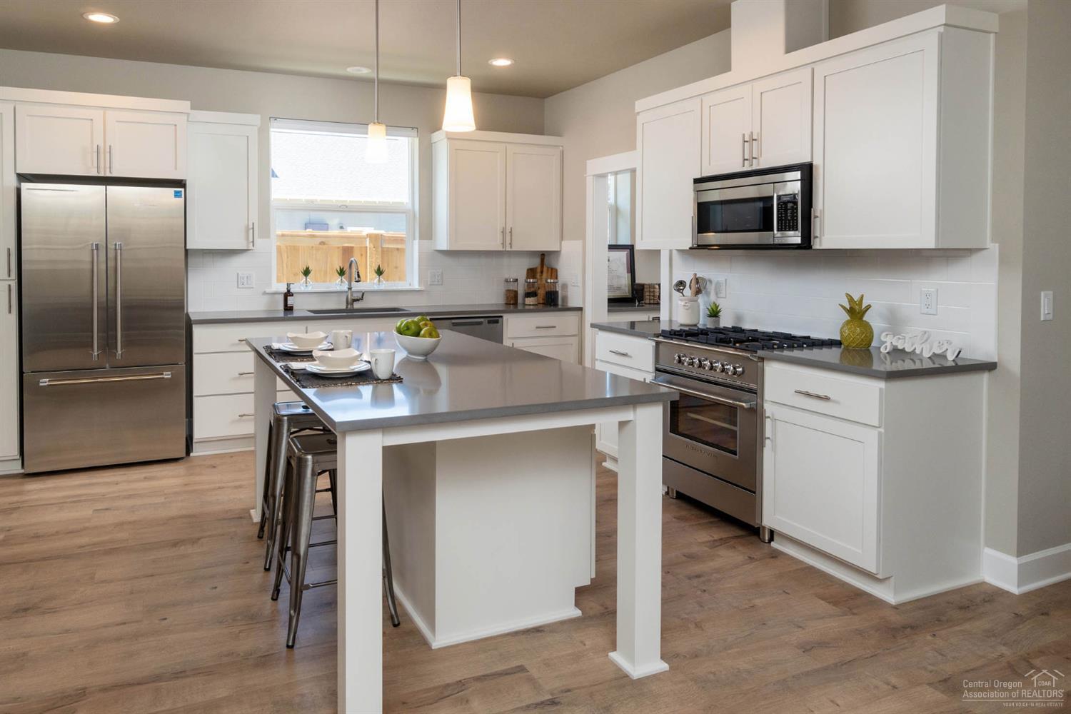 SaddleStone - Residential