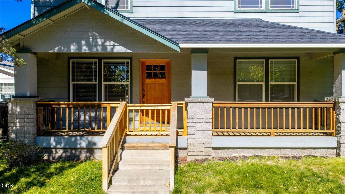 21328 Oakview Drive