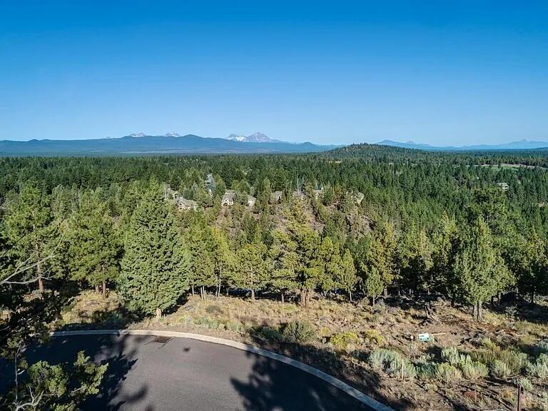 3343 NW Arrowleaf Court 60