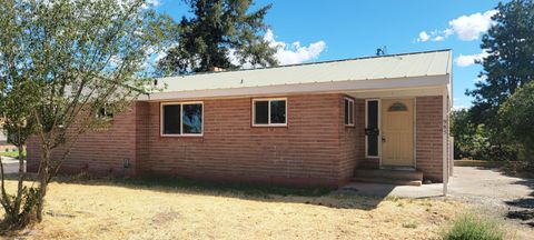 Photo of 985 NE Crest Drive, Prineville, OR 97754 (MLS # 220217734)