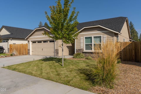 Photo of 1822 W Kallberg Avenue, Sisters, OR 97759 (MLS # 220228636)