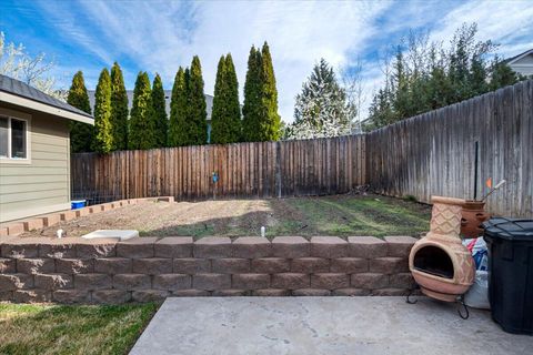 Tiny photo for 4122 SW Salmon Place, Redmond, OR 97756 (MLS # 220217364)