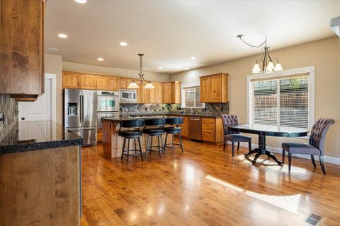 Tiny photo for 4122 SW Salmon Place, Redmond, OR 97756 (MLS # 220217364)