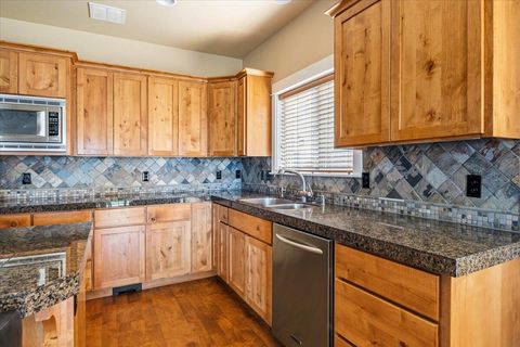 Tiny photo for 4122 SW Salmon Place, Redmond, OR 97756 (MLS # 220217364)