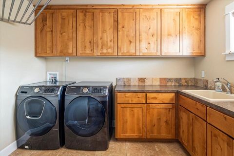 Tiny photo for 4122 SW Salmon Place, Redmond, OR 97756 (MLS # 220217364)