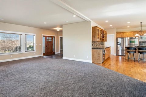 Tiny photo for 4122 SW Salmon Place, Redmond, OR 97756 (MLS # 220217364)