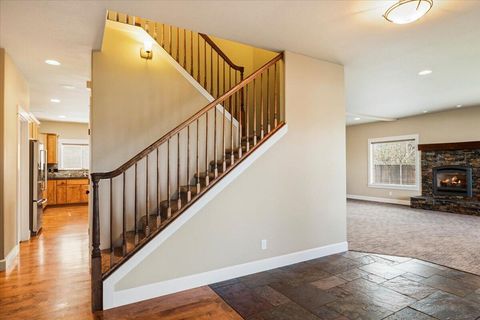 Tiny photo for 4122 SW Salmon Place, Redmond, OR 97756 (MLS # 220217364)