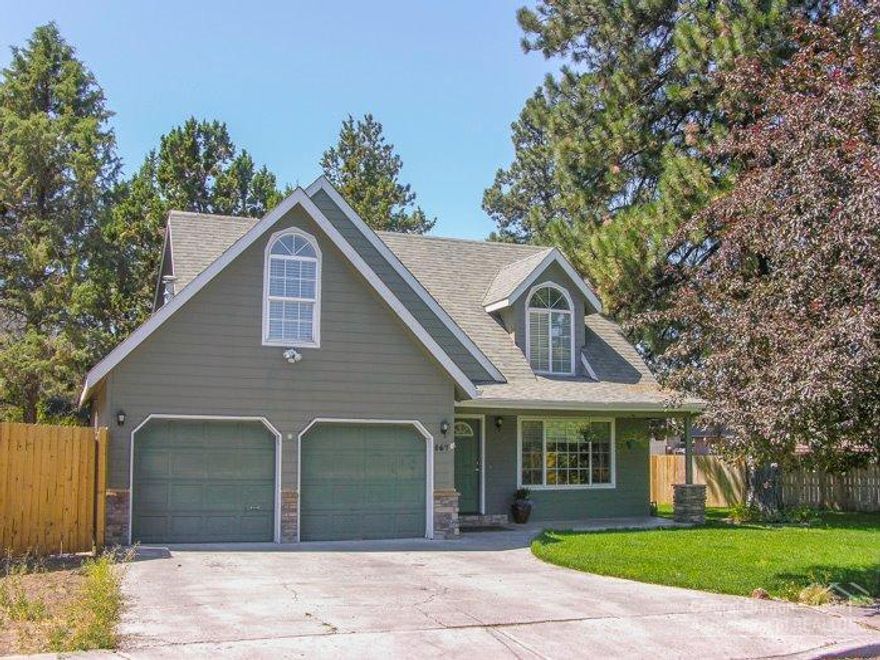 4Bed Bend Home - Huge Lot - Cul-De-Sac Privacy! Features: light & bright open floor plan, living room & sep family/great room w/dining area w/ wood-lam floors, kitchen w/pantry, r/o, d/w & b-nook w/bay window, Spacious Master Suite w/walk-in, sitting area & private bath w/tile floor, laundry w/tile floor, big .21 acre lot, large paved driveway, covered front porch & stone fascia, 2-car garage, RV Parking, Big back yard w/large deck, play house building & big side yard w/RV gates + frame storage building!