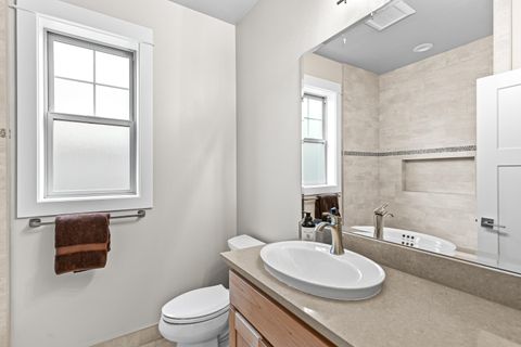 Tiny photo for 3937 Wyoming Lane, Medford, OR 97504 (MLS # 220211871)