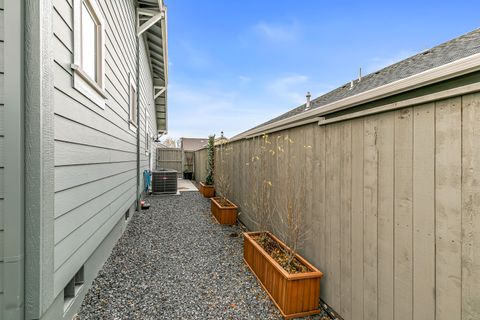 Tiny photo for 3937 Wyoming Lane, Medford, OR 97504 (MLS # 220211871)