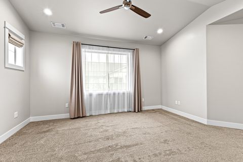 Tiny photo for 3937 Wyoming Lane, Medford, OR 97504 (MLS # 220211871)