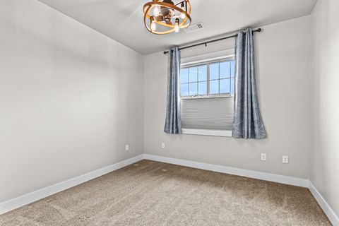 Tiny photo for 3937 Wyoming Lane, Medford, OR 97504 (MLS # 220211871)