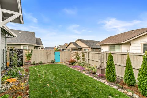 Tiny photo for 3937 Wyoming Lane, Medford, OR 97504 (MLS # 220211871)