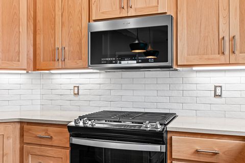 Tiny photo for 3937 Wyoming Lane, Medford, OR 97504 (MLS # 220211871)