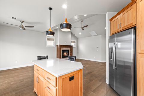 Tiny photo for 3937 Wyoming Lane, Medford, OR 97504 (MLS # 220211871)