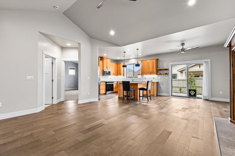 Tiny photo for 3937 Wyoming Lane, Medford, OR 97504 (MLS # 220211871)