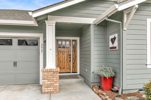 Tiny photo for 3937 Wyoming Lane, Medford, OR 97504 (MLS # 220211871)