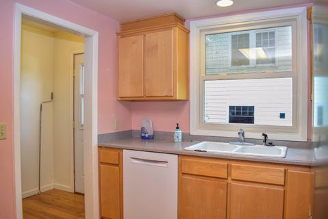 Tiny photo for 1114 -1116 Reddy Avenue, Medford, OR 97504 (MLS # 220216904)