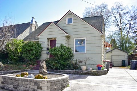 Photo of 1114 -1116 Reddy Avenue, Medford, OR 97504 (MLS # 220216904)