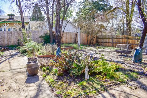 Tiny photo for 1114 -1116 Reddy Avenue, Medford, OR 97504 (MLS # 220216904)