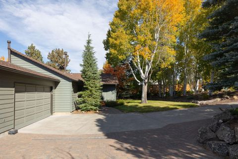 Tiny photo for 61159 Ladera Road, Bend, OR 97702 (MLS # 220211150)