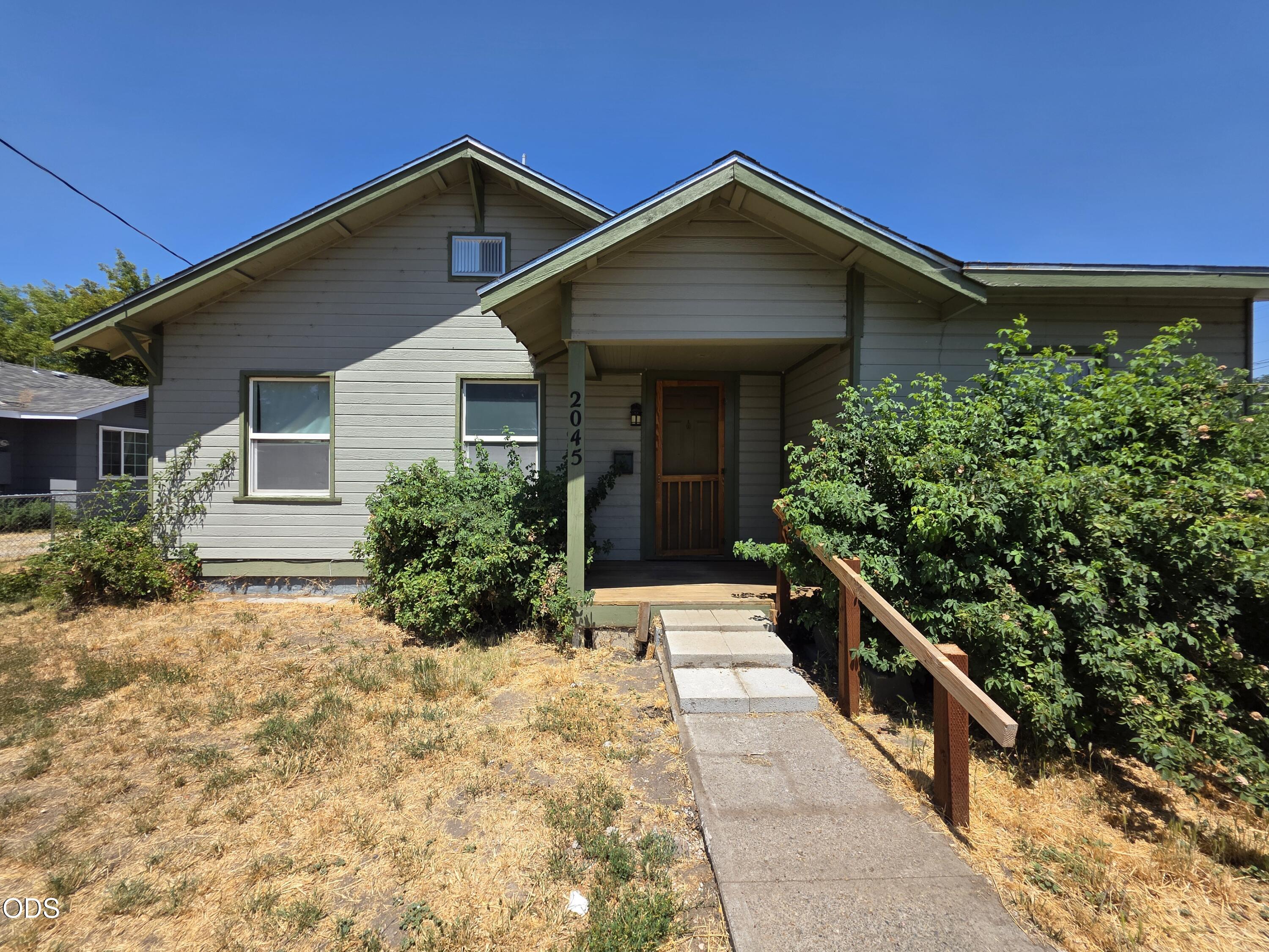 Photo 1 of 6 — 2045 Garden Avenue, Klamath Falls, OR 97601