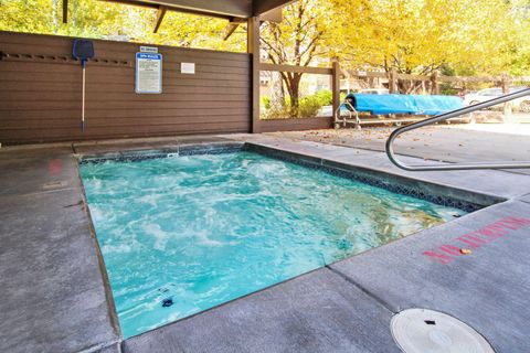 Tiny photo for 57321 Beaver Ridge Loop #1, Sunriver, OR 97707 (MLS # 220217504)