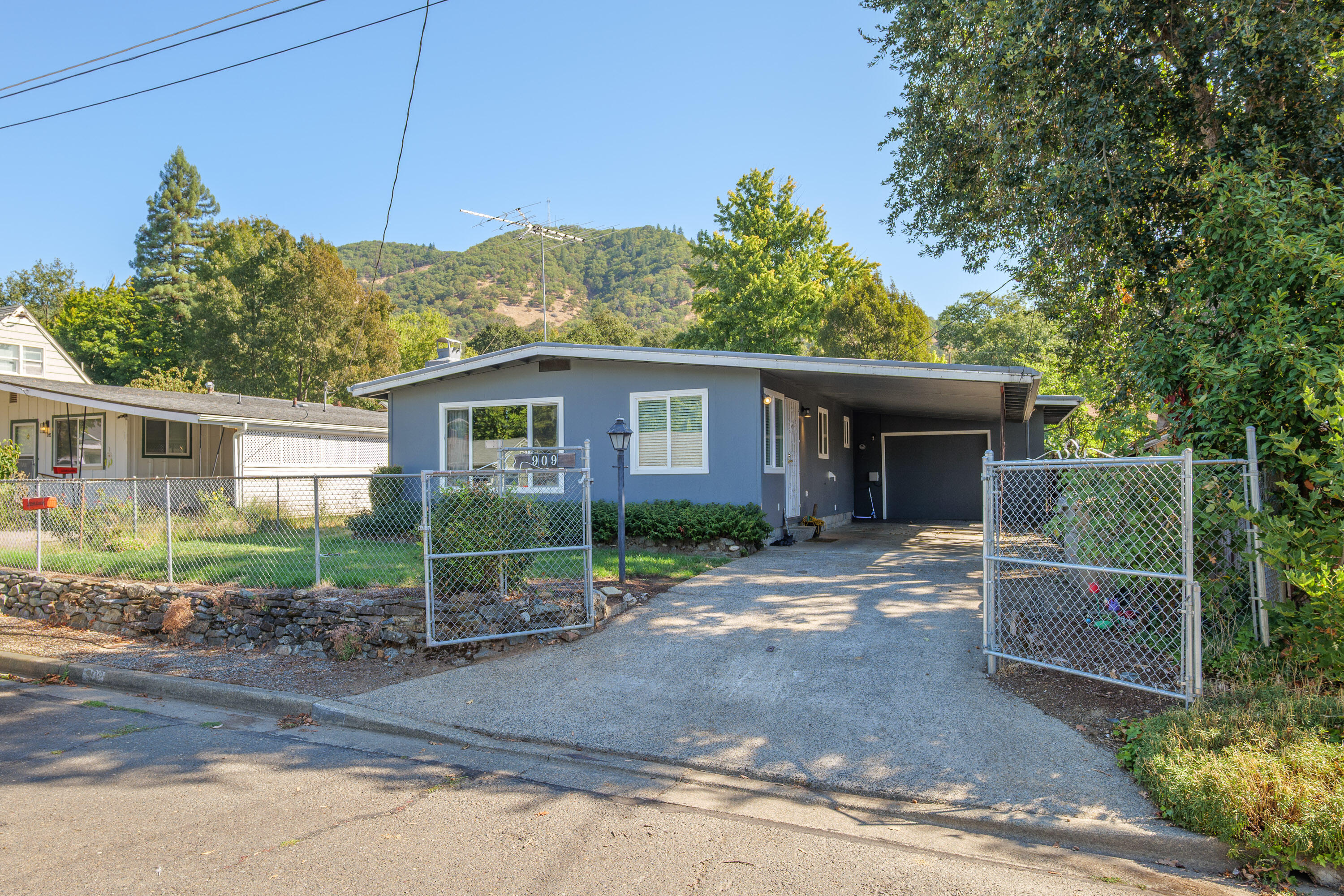 Nelson's - Residential