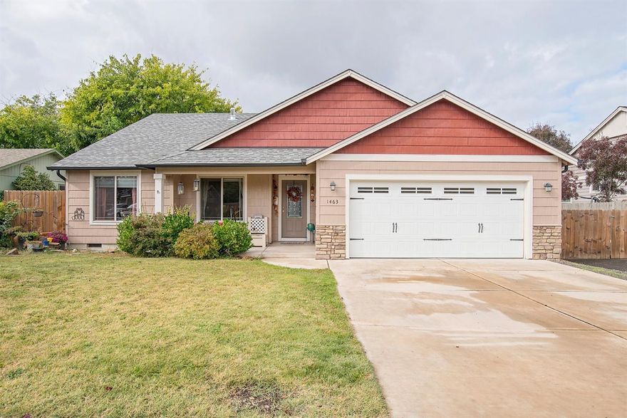 Welcome to this 3 bedroom, 2 bathroom, 1594 square foot home in Lone Pine School District. This home features an open floor plan with vaulted ceiling in the living room. There is also space for an office or additional sitting area off the main entry way. The kitchen has granite counters & stainless steel appliances. Master bedroom features vaulted ceilings. Master bathroom has dual sinks & granite counter tops. Split floor plan that has master bedroom on one side & both additional bedrooms & bathroom on the other. Home also has RV parking.