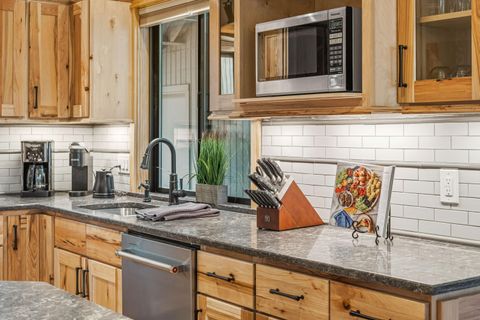 Tiny photo for 57557 Lupine Lane #7, Sunriver, OR 97707 (MLS # 220212421)