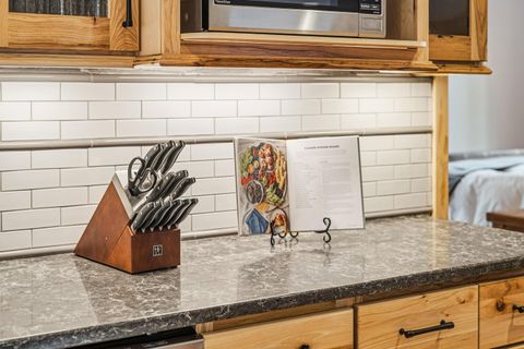 Tiny photo for 57557 Lupine Lane #7, Sunriver, OR 97707 (MLS # 220212421)