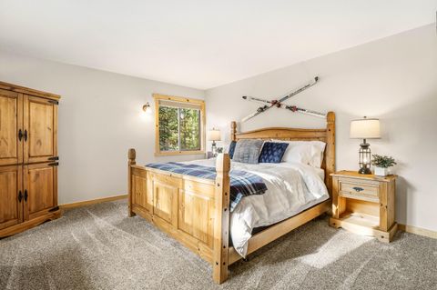 Tiny photo for 57557 Lupine Lane #7, Sunriver, OR 97707 (MLS # 220212421)
