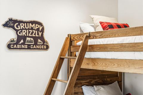 Tiny photo for 57557 Lupine Lane #7, Sunriver, OR 97707 (MLS # 220212421)