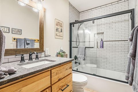 Tiny photo for 57557 Lupine Lane #7, Sunriver, OR 97707 (MLS # 220212421)