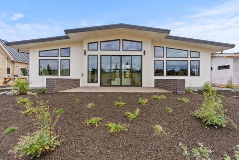 3122 NW Crossing Drive Bend OR 97703