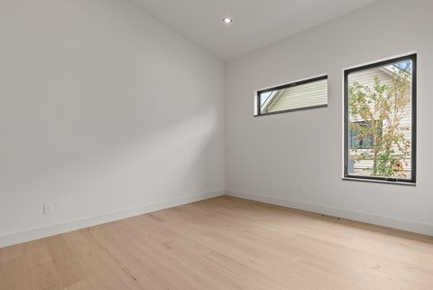 Tiny photo for 3122 NW Crossing Drive, Bend, OR 97703 (MLS # 220212928)