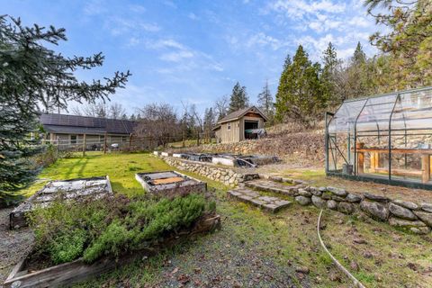 Tiny photo for 252 Frontier Lane, Grants Pass, OR 97526 (MLS # 220215170)