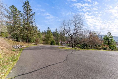Tiny photo for 252 Frontier Lane, Grants Pass, OR 97526 (MLS # 220215170)