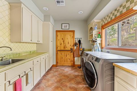 Tiny photo for 252 Frontier Lane, Grants Pass, OR 97526 (MLS # 220215170)