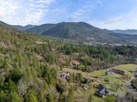 Tiny photo for 252 Frontier Lane, Grants Pass, OR 97526 (MLS # 220215170)